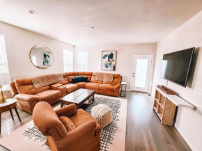 Pet Friendly w/3 Masters Suites all with En-Suite Full Bathrooms/Sleeps 11+